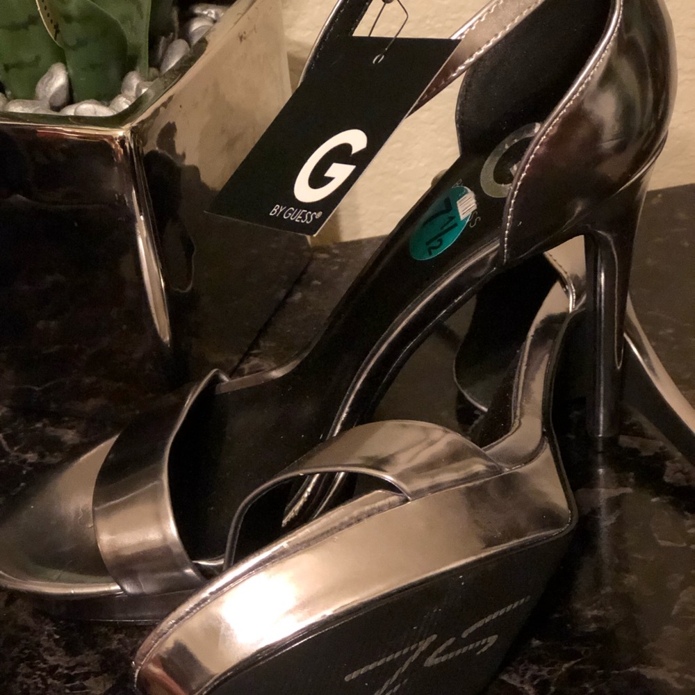 Guess Sandals - Picture 4 of 5